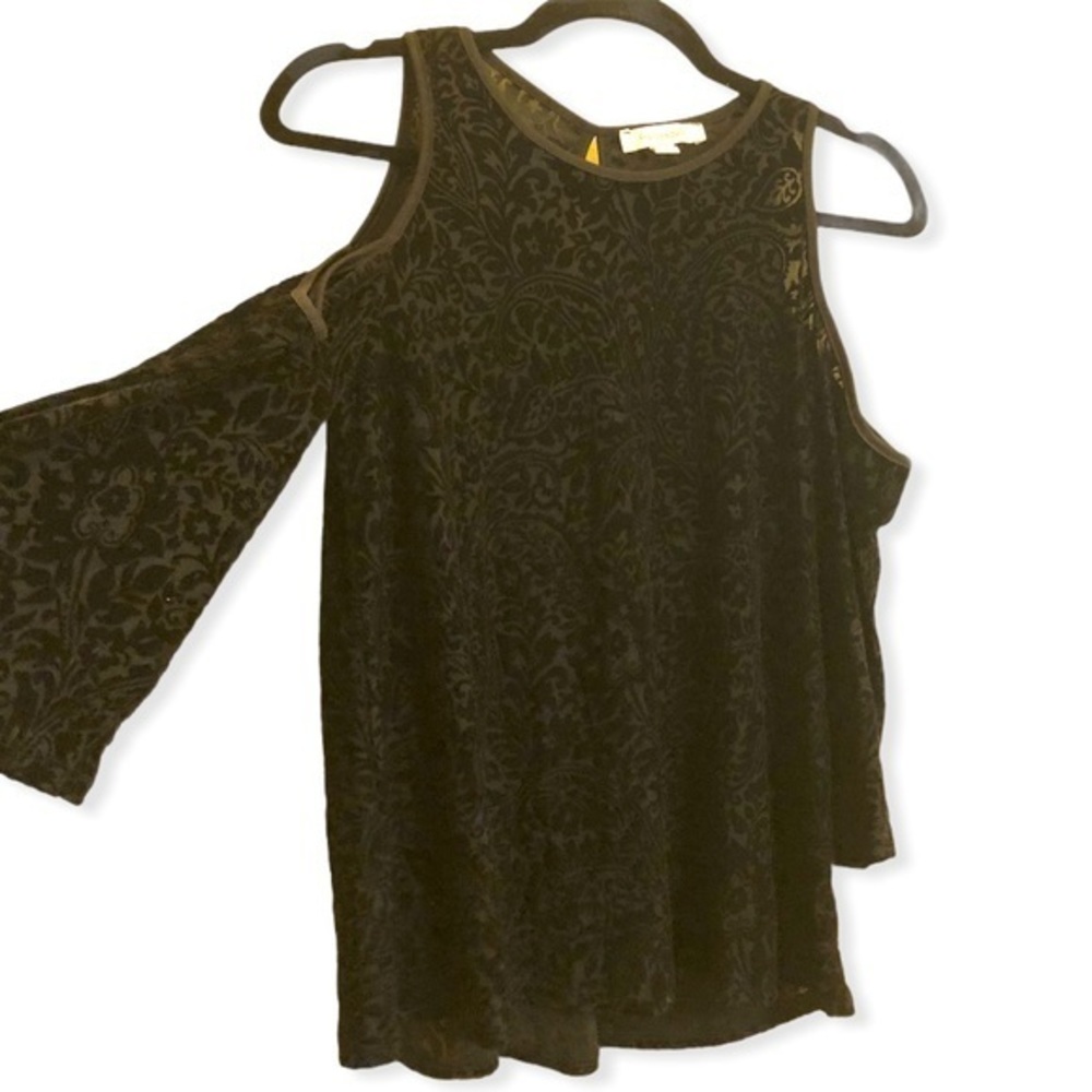 5 for $25 ❄️ Francesca’s Black Velvet Damask Cold Shoulder Top - Picture 3 of 7
